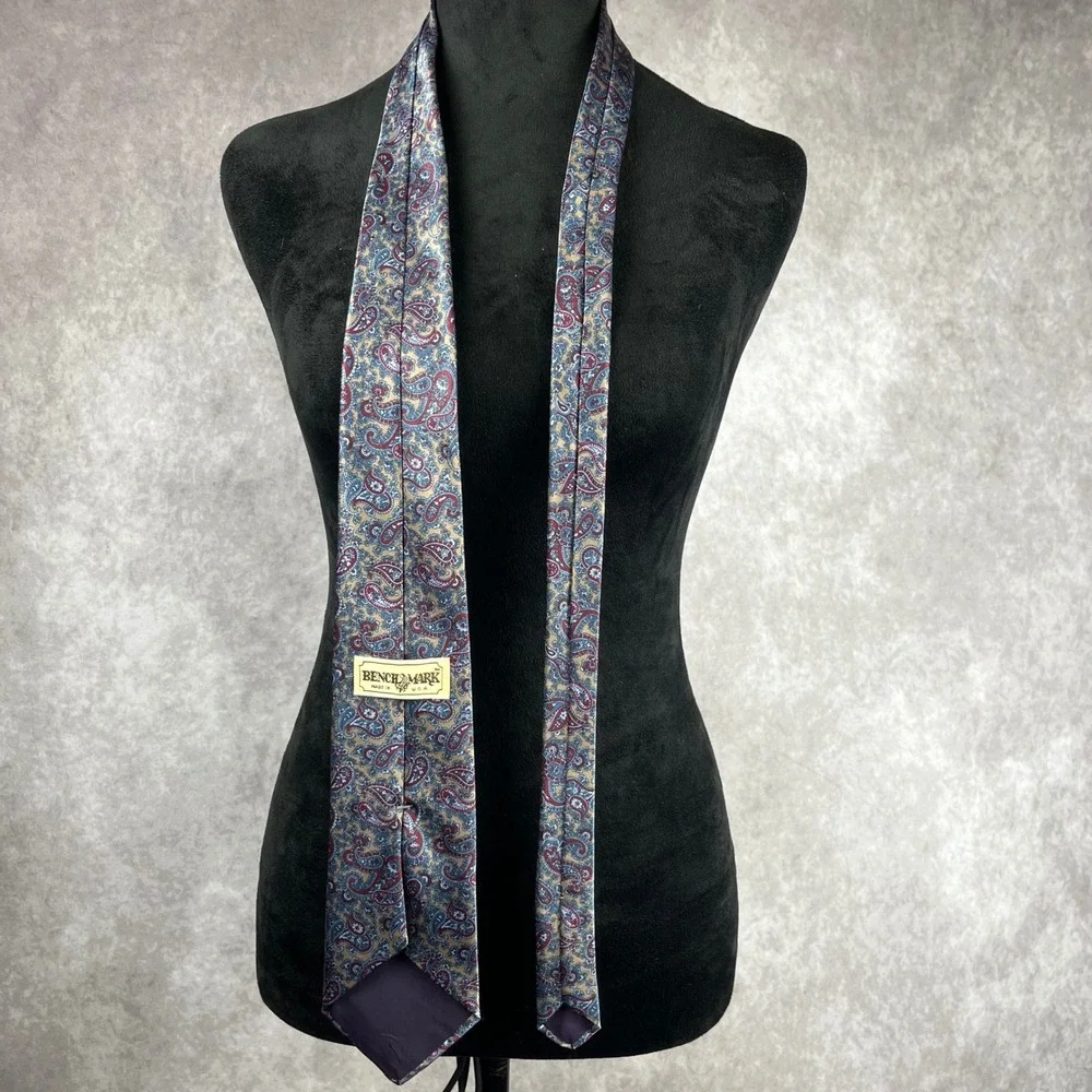 Vtg Benchmark Necktie Red Blue Paisleys‎ Thick Silk Blend Business Mens Tie USA